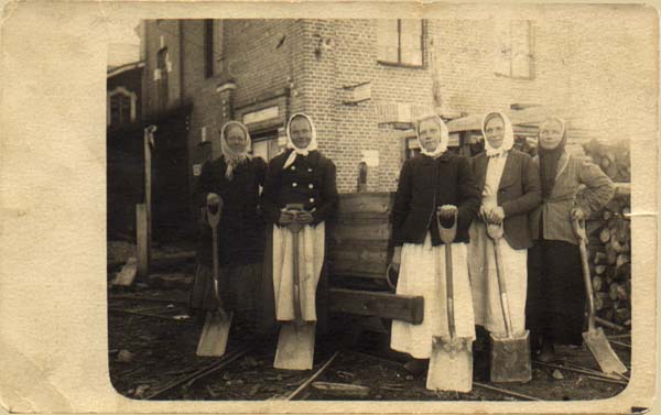 lapio copy.JPG (36343 bytes)